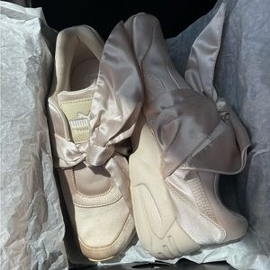 Women’s Puma Rihanna X Fenty Pink Tint Bow Sneaker Size US 6.5
